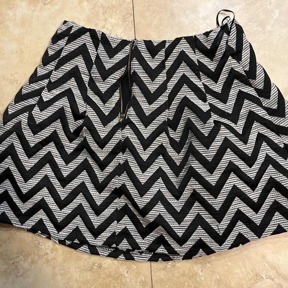 Skies Are Blue size small chevron skirt - Picture 6 of 6
